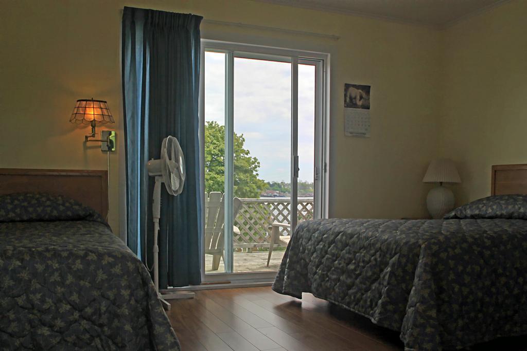 Topmast Motel Lunenburg Phòng bức ảnh